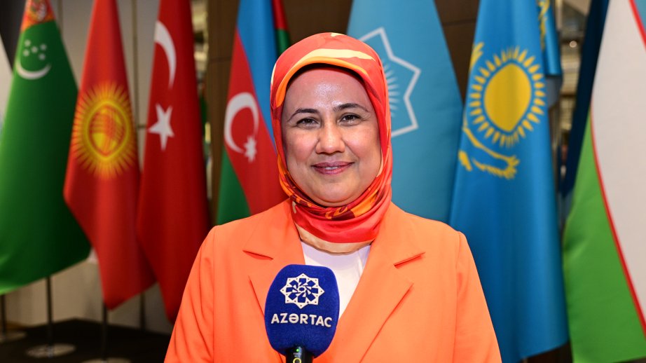 Fatma Meriç Yılmaz: Dillərimizi qulaqlıqsız başa düşə biləcəyimiz mühitə doğru irəliləmək niyyətindəyik