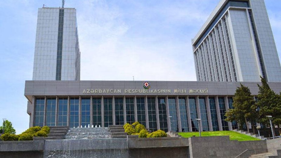 Parlamentdə 2026-ci ilin dövlət büdcəsi və büdcə zərfinə daxil olan qanun layihələrinin müzakirəsi davam edir