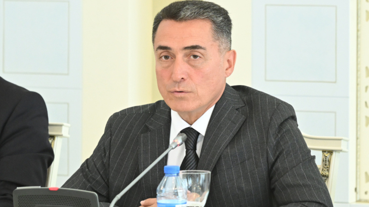 Növbəti illərdə milyardlarla manat vəsait Azərbaycana investisiya ediləcək – Əli Hüseynli