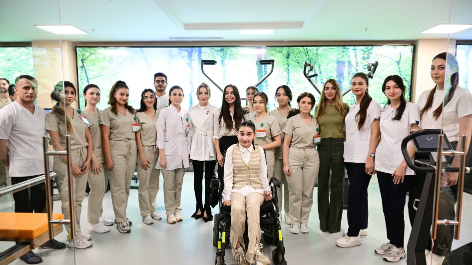 Yeni Klinikada Yeni Robotik Reabilitasiya və Sümük İliyi Transplantasiyası mərkəzlərinin açılış mərasimi olub