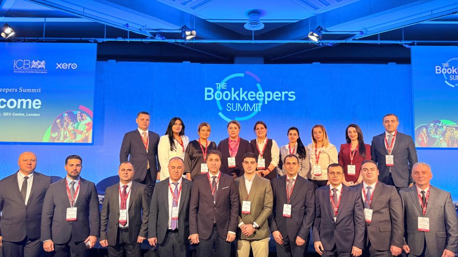 Azərbaycanlı maliyyə mütəxəssisləri Londondakı beynəlxalq tədbirdə yüksək mükafatlarla təltif edilib