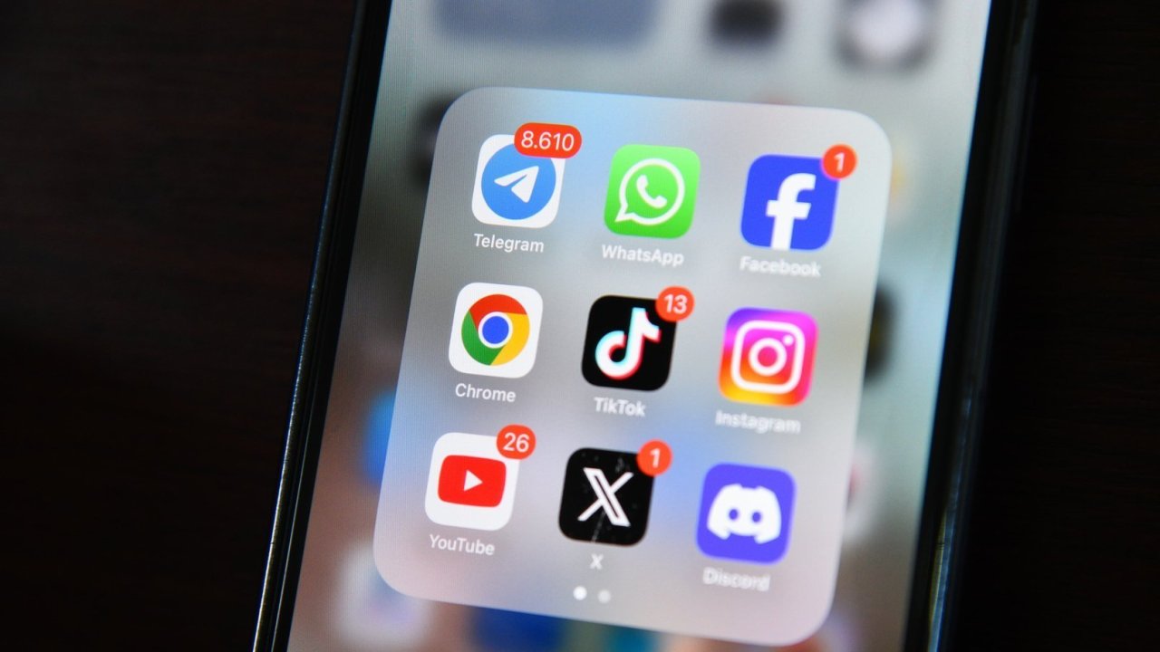 Sosial şəbəkələrdə əxlaqsız formada ifadə səsləndirən və insan bədənini göstərənlər cərimələnəcək