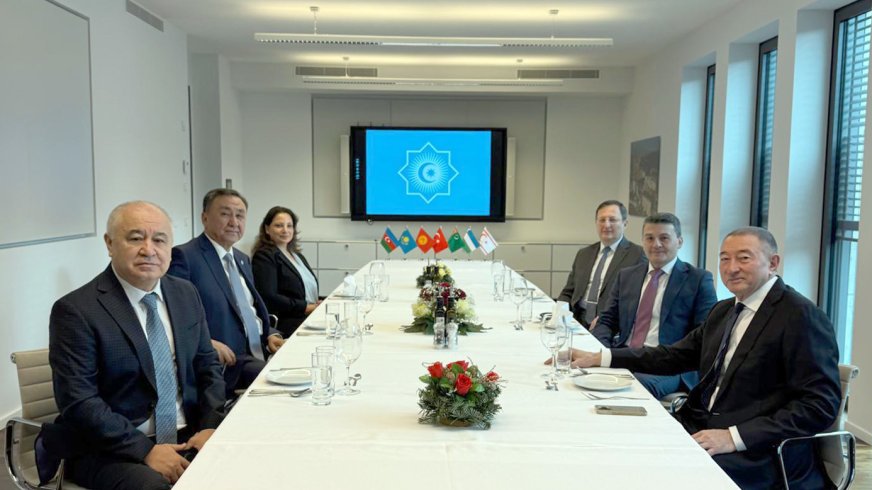 Türk dünyası irsinin Almaniyada təbliğinə dair müzakirələr aparılıb