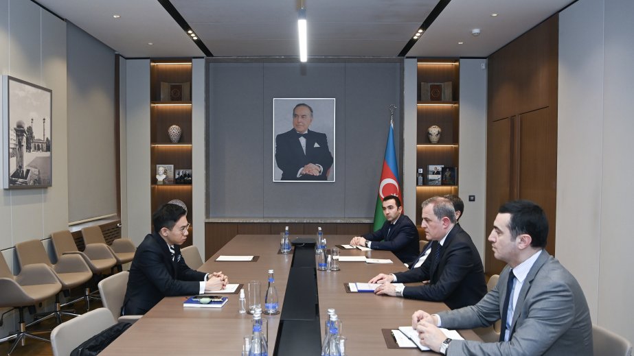 Azerbaijani FM, Secretary General of King Prajadhipok's Institute of Thailand discuss prospects for cooperation