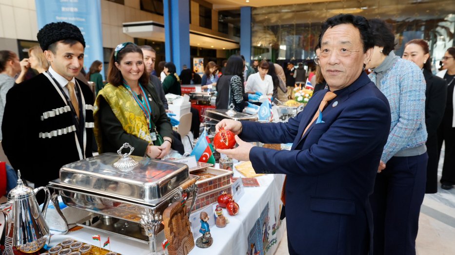 Azərbaycan Romadakı xeyriyyə bazarında təmsil olunub