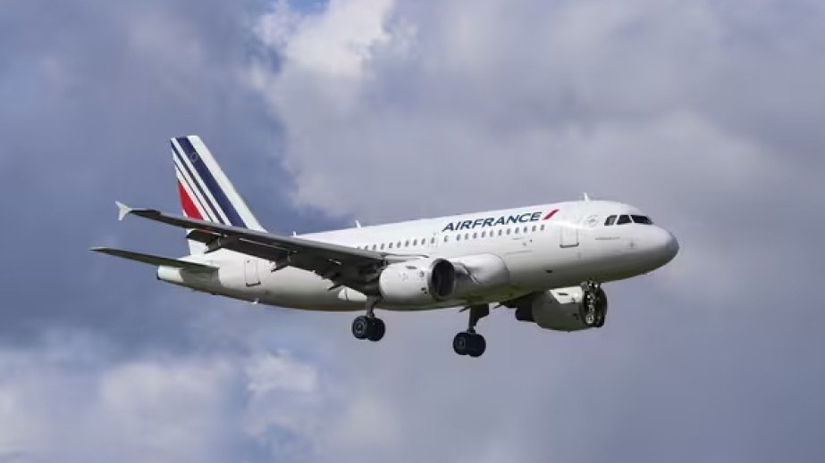 “Air France” təyyarələrdə proqram təminatı probleminə görə 35 reysi ləğv edib