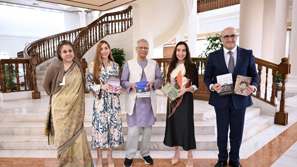 Heydər Əliyev Fondunun vitse-prezidenti Leyla Əliyeva və Bakı Media Mərkəzinin rəhbəri Arzu Əliyeva Dəkkədə Banqladeşin müvəqqəti hökumətinin Baş müşaviri ilə görüşüblər