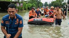İndoneziyada daşqın və sürüşmələr azı 950 nəfərin həyatına son qoyub