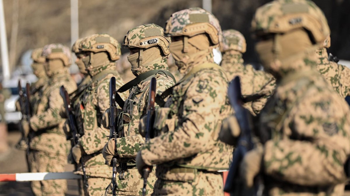 Azərbaycanda daxili qoşunlarla bağlı yeni qanun qəbul edilir