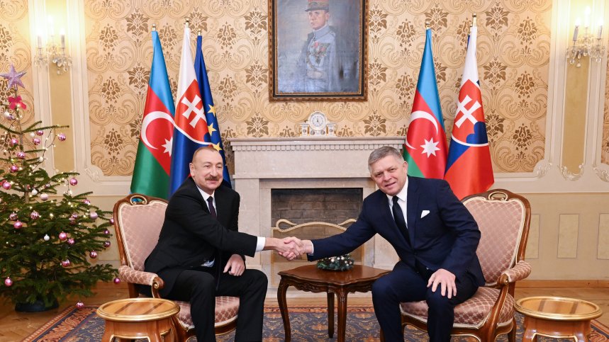 Prezident İlham Əliyevin Slovakiyanın Baş naziri ilə təkbətək görüşü olub