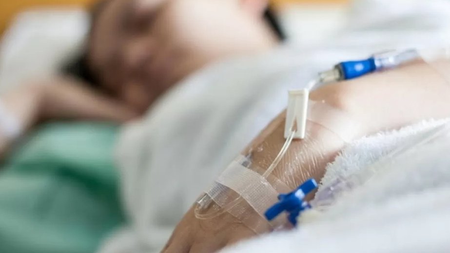 Almatıda qatarda 50-dən çox insan zəhərlənib