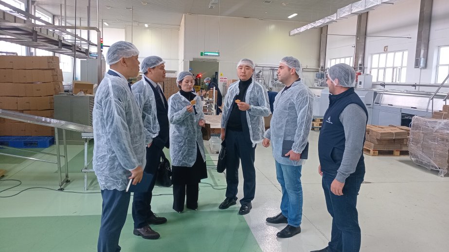 Yerli məhsulların Çinin rəqəmsal və pərakəndə ticarət şəbəkələrində satışı müzakirə edilib