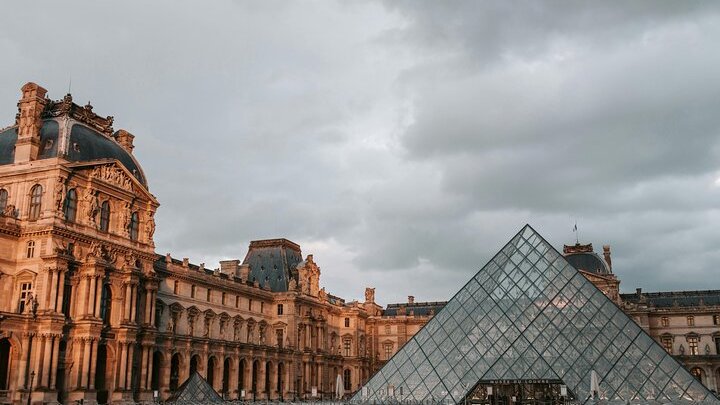 Luvr muzeyi işçilərin tətili səbəbindən dekabrın 15-də bağlı olub