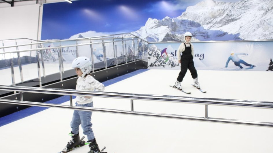 Azərbaycanda ilk: Şahdağ Turizm Mərkəzində il boyu xizək sürmək imkanı verən xüsusi simulyatorlar quraşdırılıb