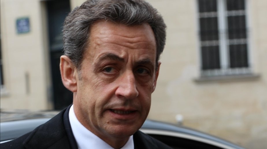 Fransada vəkillər Nikola Sarkoziyə qarşı etik araşdırma tələb edir