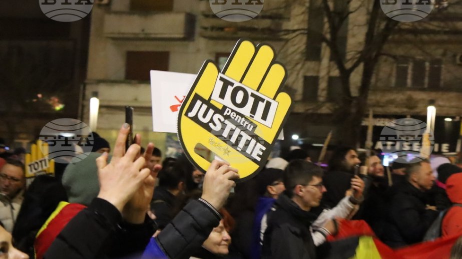 Fresh protest against corruption in judicial system in Romania, demonstrators address PM