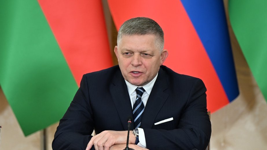 Slovakiyalı baş nazirin təyyarəsi zədələndi