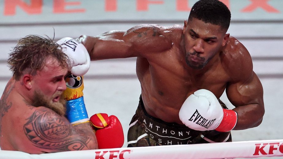 Keçmiş çempion rinqdə məşhur blogerin çənəsini sındırdı