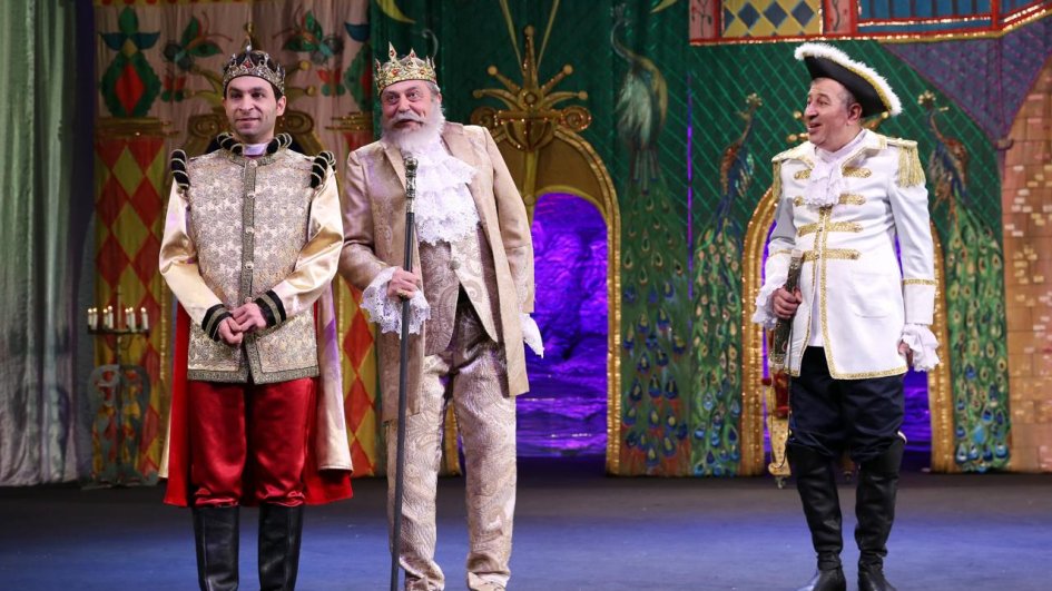 “Büllur başmaq” tamaşasının premyerası keçirilib