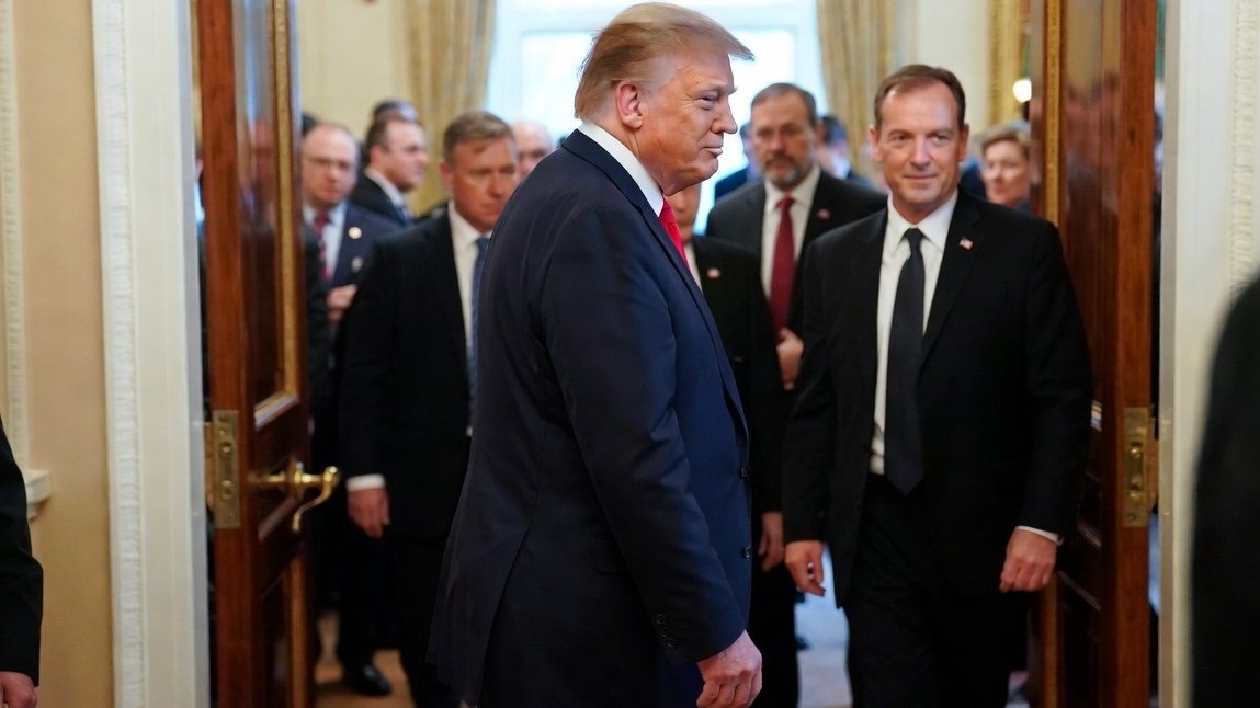 Demokrat senatorlar Trampın 30-a yaxın səfirin geri çağırılması barədə qərarını ləğv etməsini istəyir