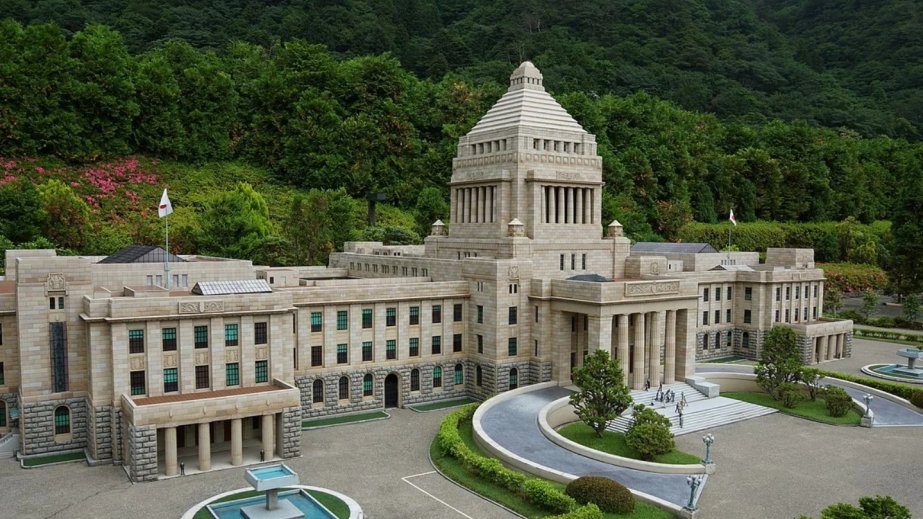 Yaponiya tarixinin rekord büdcə layihəsi təqdim olunub