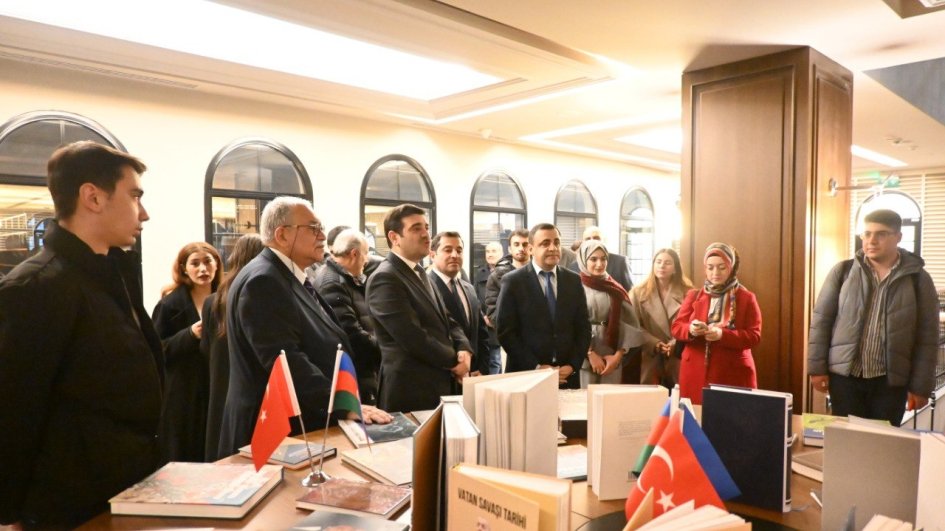 Ankara Musiqi və Gözəl Sənətlər Universitetinə Azərbaycan mədəniyyəti və tarixinə aid kitab kolleksiyası hədiyyə edilib