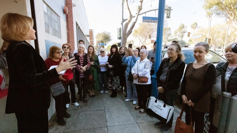 Azərbaycanlı rəssam “Hollywood”da öz əsərlərindən ibarət muzey açılıb
