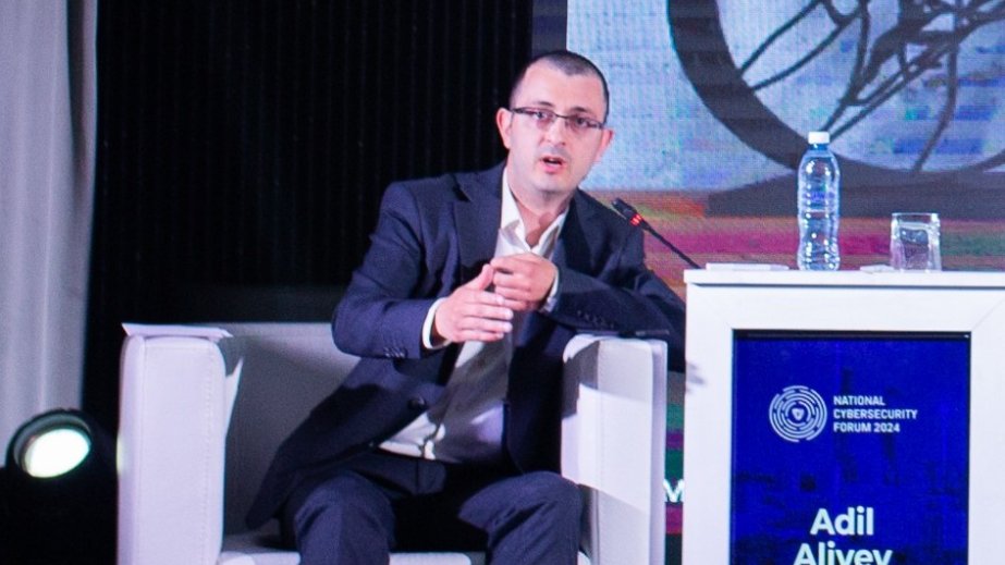 Adil Əliyev: Mobil telefon sizi “dinləmir”, sizi “tanıyır”