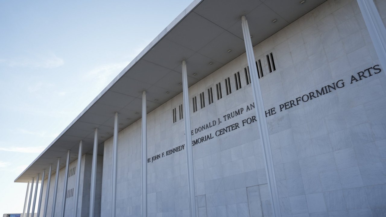 Washington’daki Kennedy Center'in adı ‘Trump-Kennedy Center’ olarak değiştirildi