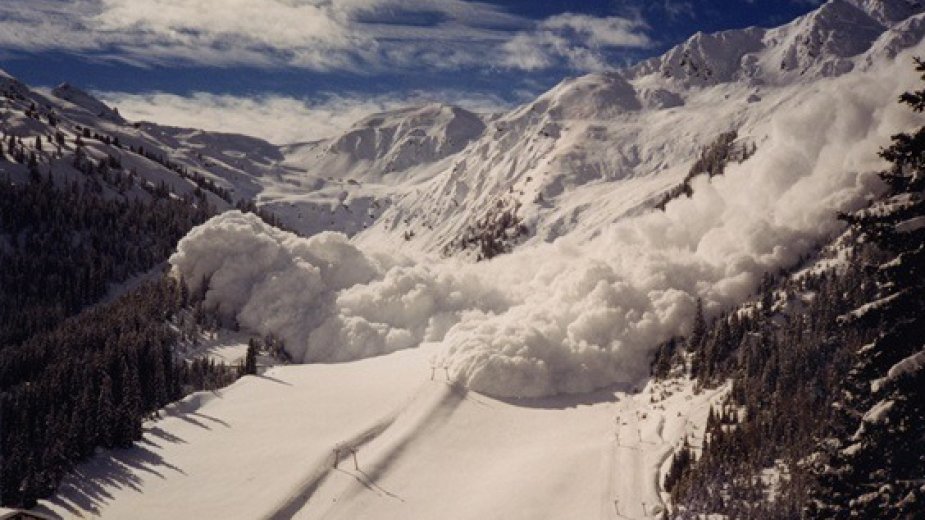 Alp dağlarında qar uçqunları nəticəsində iki nəfər ölüb