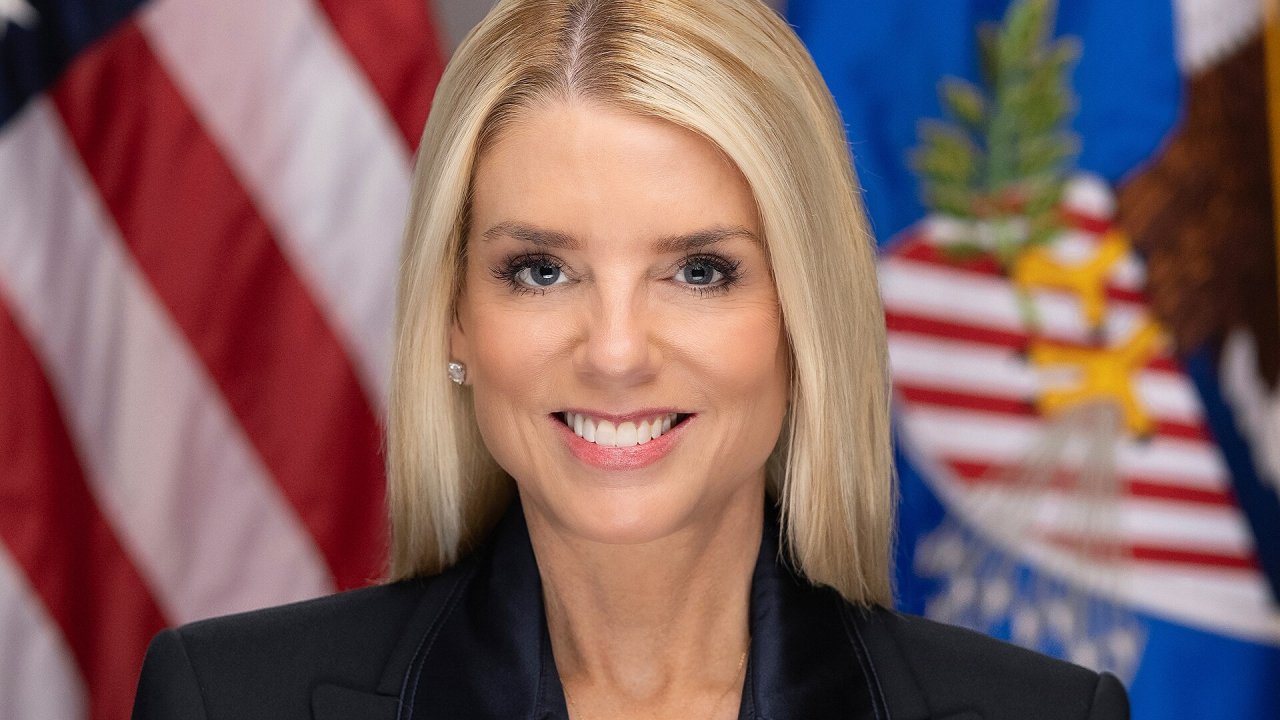 ABŞ baş prokuroru Maduro və həyat yoldaşına qarşı ittihamlar irəli sürüb