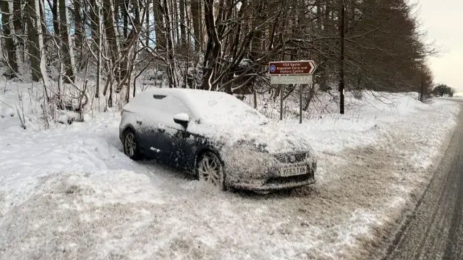 Böyük Britaniyada güclü qar səbəbindən məktəblər bağlanıb, təyyarə və qatar reysləri ləğv edilib