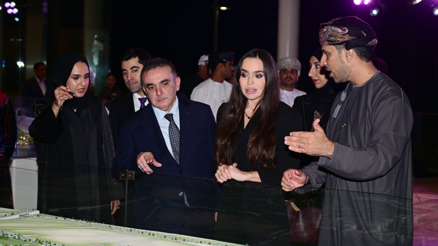 Heydər Əliyev Fondunun vitse-prezidenti Leyla Əliyeva Maskat şəhərində Omanın Turizmin İnkişafı Şirkəti tərəfindən həyata keçirilən layihələrlə tanış olub