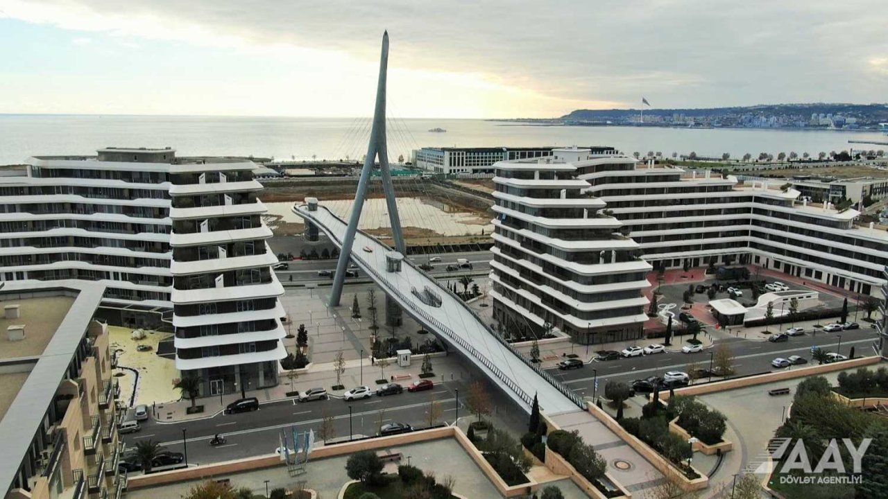 Paytaxtda unikal piyada körpüsü inşa edilib