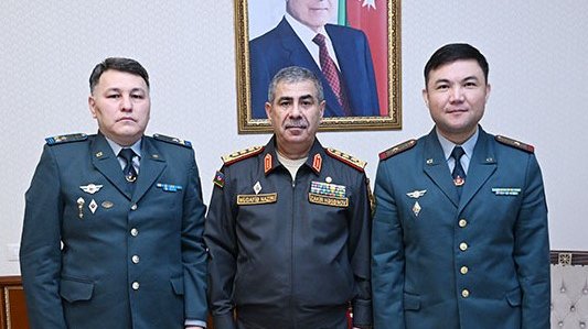 Zakir Həsənov Qazaxıstanın ölkəmizdəki yeni hərbi attaşesini qəbul edib