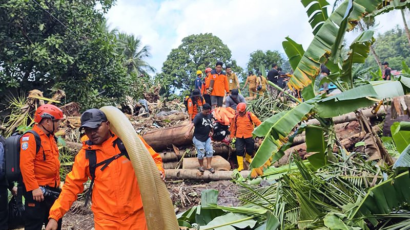 Endonezya'da sel: 16 ölü