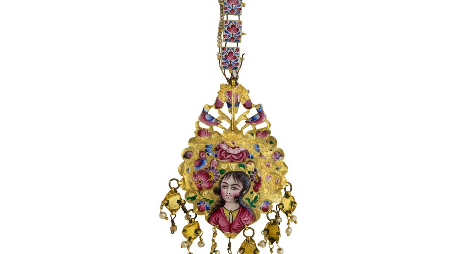 Azərbaycan muzeylərinin əlamətdar eksponatları: Qacarlar dövrünə aid qızıl kulon