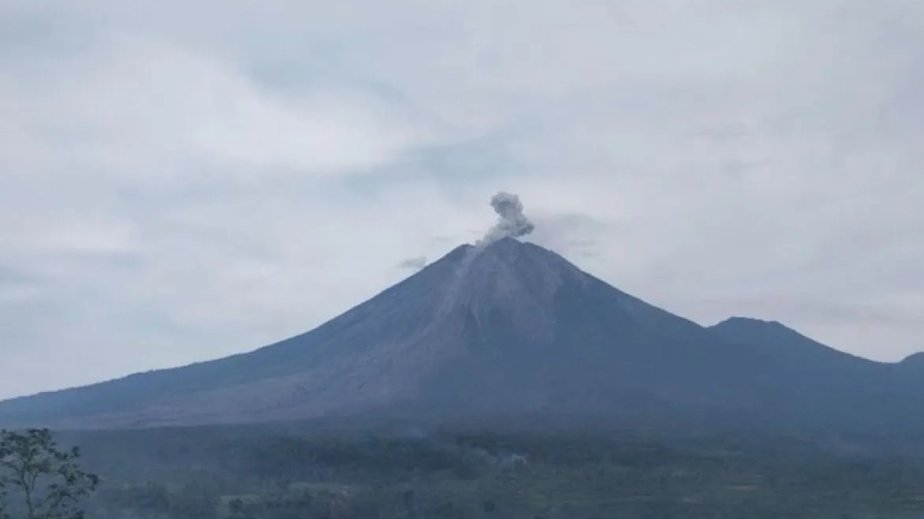 İndoneziyada Semeru vulkanı püskürüb