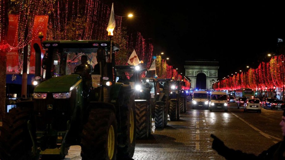 French farmers block Paris streets in protest against Mercosur trade deal