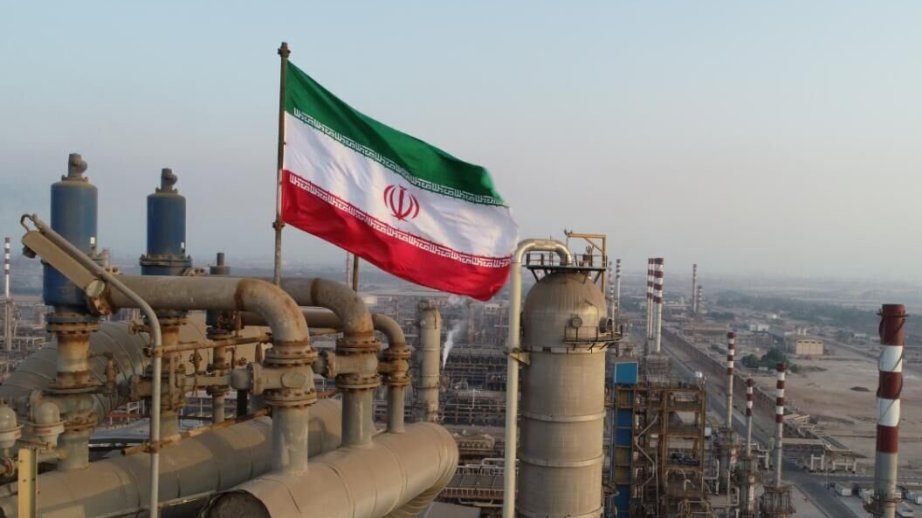 Chinese refiners expected to replace Venezuelan oil with Iranian crude, traders say