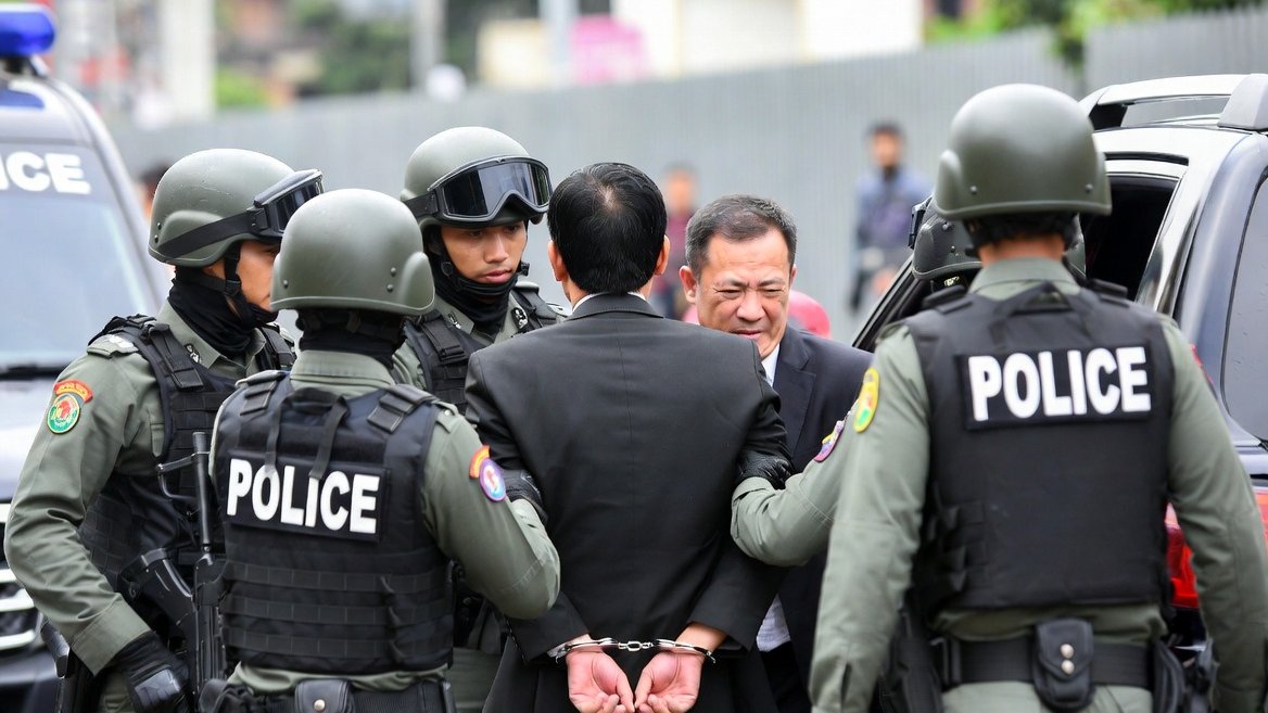 Beynəlxalq axtarışda olan milyarder Çinə ekstradisiya edilib