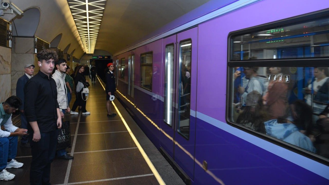 Bakı metrosunda stansiya yoluna düşən sərnişin vəfat edib (YENİLƏNİB)