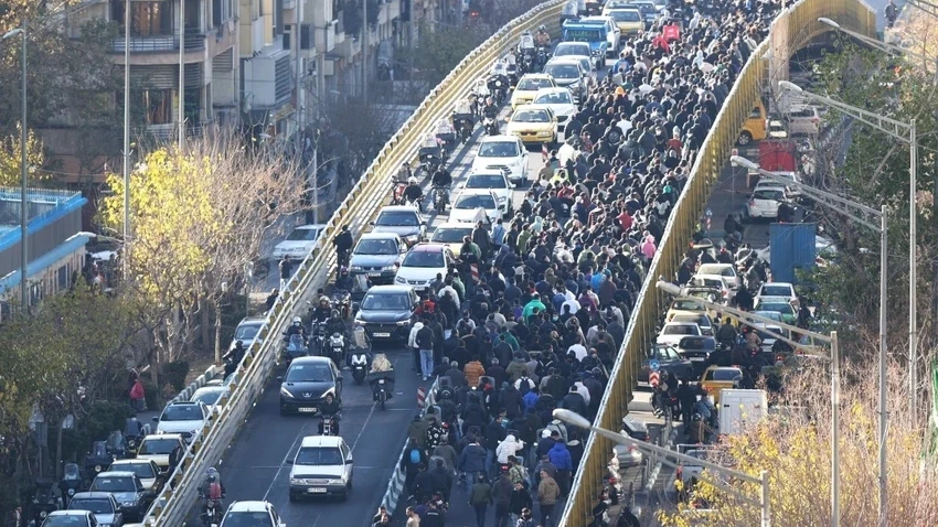İranda hökumət vədlər verir, aksiyalar yeni mahiyyət alır - ŞƏRH