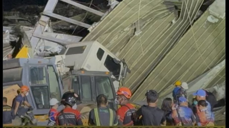 “Garbage mountain” collapses in Philippines, leaving one dead, dozens missing