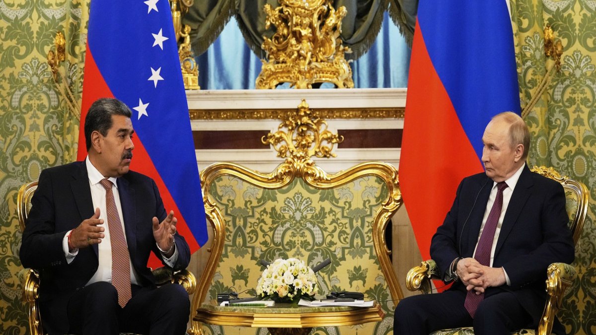 “Washington Post”: Rusiya Maduroya sığınacaq verməyə hazır olub