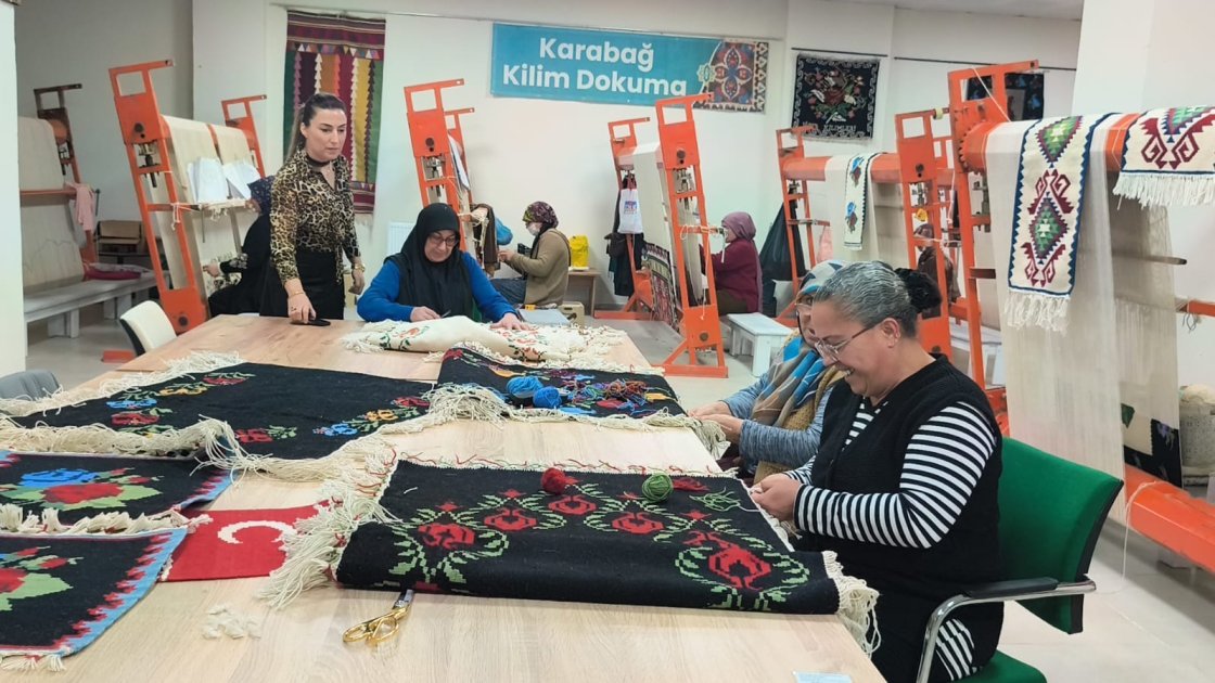 İğdırda İrəvan kiliminin hazırlanması üzrə Azərbaycan ənənəsi qorunur