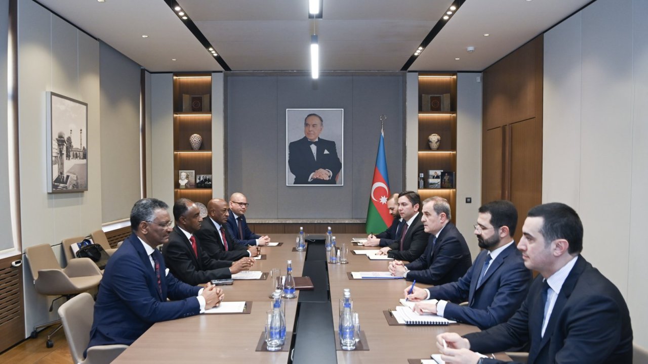 Ceyhun Bayramov Müaviyə Osman Xalidlə görüşdü