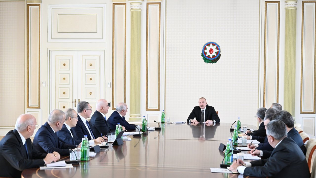 Prezident İlham Əliyevin sədrliyi ilə Bakı şəhəri və Abşeron yarımadasında su təchizatı, tullantı və yağış suları sistemlərinin təkmilləşdirilməsinə dair Dövlət Proqramına həsr olunan müşavirə keçirilib