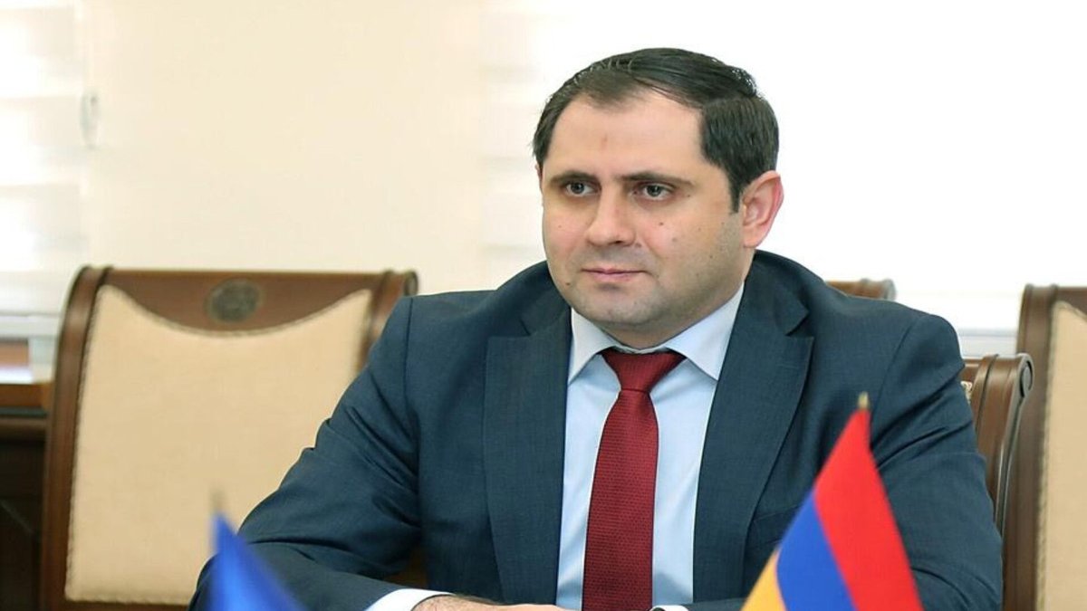 Ermənistan müdafiə naziri Bakı ilə silahlanma yarışına girmək niyyətində olmadıqlarını bildirib