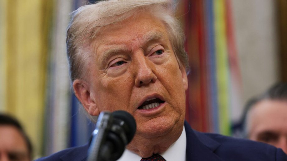 Tramp İranla əməkdaşlıq edən ölkələrə 25 faiz vergi tətbiq ediləcəyini açıqlayıb